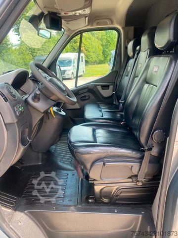 Livestock transporter RENAULT Master STX 3 Sitzer  Automatik Haras / Hengste