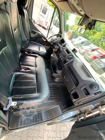 Livestock transporter RENAULT Master STX 3 Sitzer  Automatik Haras / Hengste