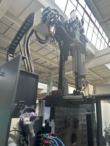 Injection molding machine Engel Victory 330H/200V/140 combi Ecodrive