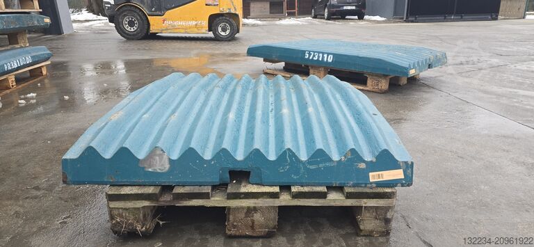 Extec C10 jaws Sandvik QJ241 Keestrack B3