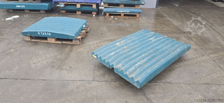 Extec C10 jaws Sandvik QJ241 Keestrack B3