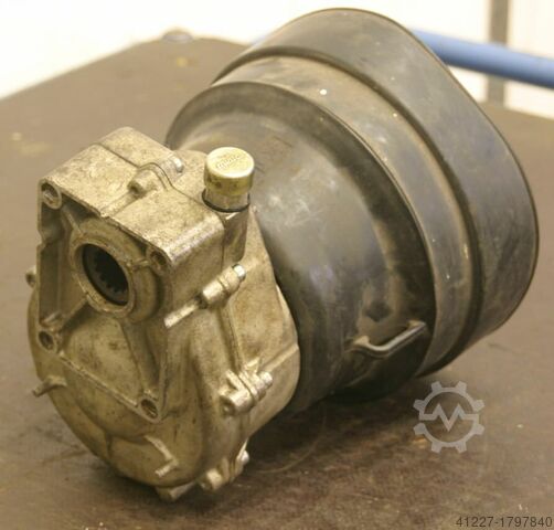 Zapfwellengetriebe 1:4 BYPY für Hydraulikpumpe