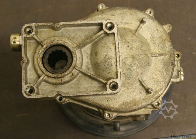 Zapfwellengetriebe 1:4 BYPY für Hydraulikpumpe