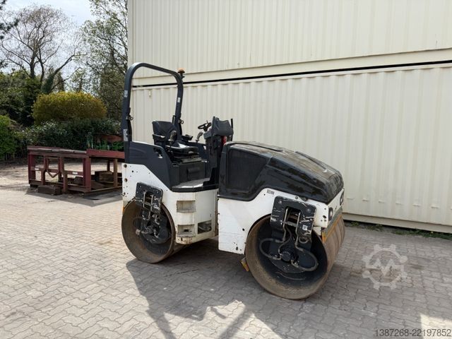 Single drum roller BOMAG BW135AD-5 / 2015 BJ / 1.979H / 3.9 T
