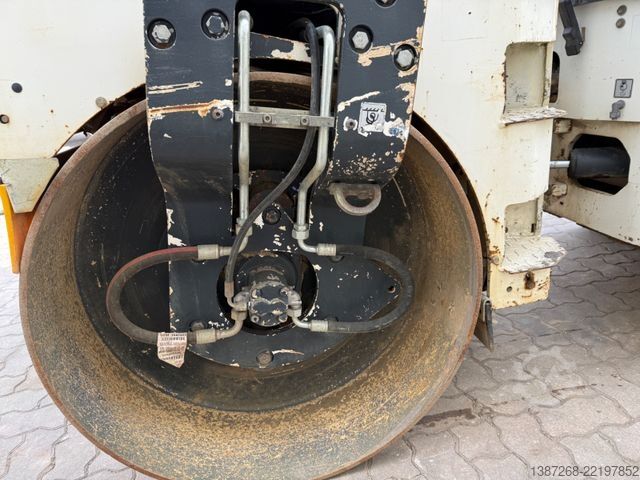 Single drum roller BOMAG BW135AD-5 / 2015 BJ / 1.979H / 3.9 T