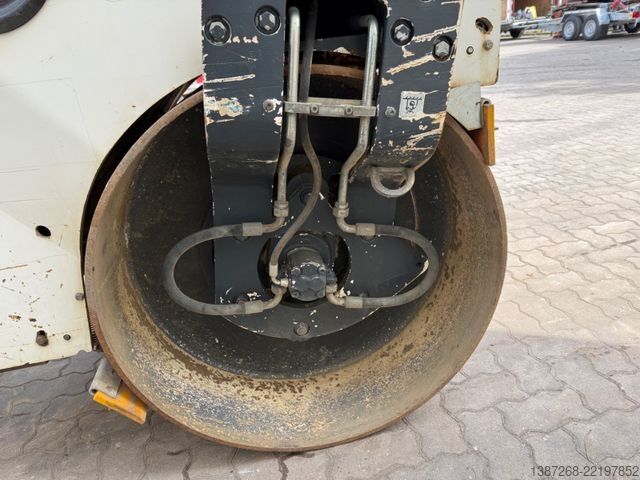 Single drum roller BOMAG BW135AD-5 / 2015 BJ / 1.979H / 3.9 T