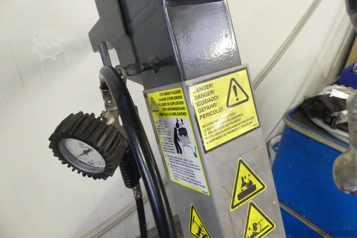 ATT - Reifenmontiermaschine ATT Liga C 130