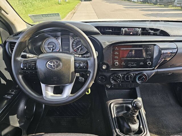 Pickup TOYOTA HI-LUX 2.4 4x4 Airco NAP Pickup