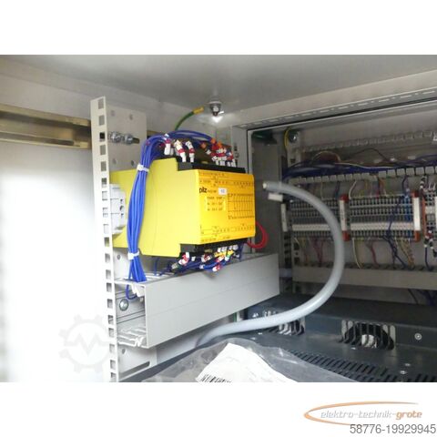 Component  Stäubli TX90 industrieller Roboterarm mit kompletter Steuerung und Bedienpanel