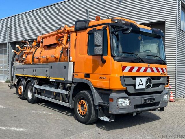 Vacuum tank truck MERCEDES-BENZ Actros 2536 L 6x2 Saug + Spülwagen Kroll Kombi