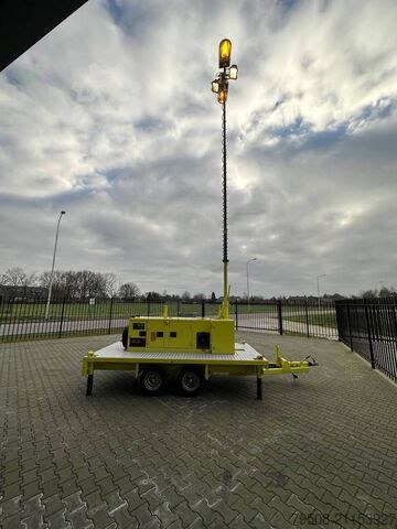 Aggregat Atlas Copco Unique generator with light pole on trailer!