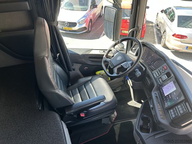 Standard tractor Scania 590S V8 Highline / Retarder / Leder / Vol Lucht...