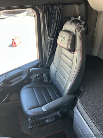 Standard tractor Scania 590S V8 Highline / Retarder / Leder / Vol Lucht...