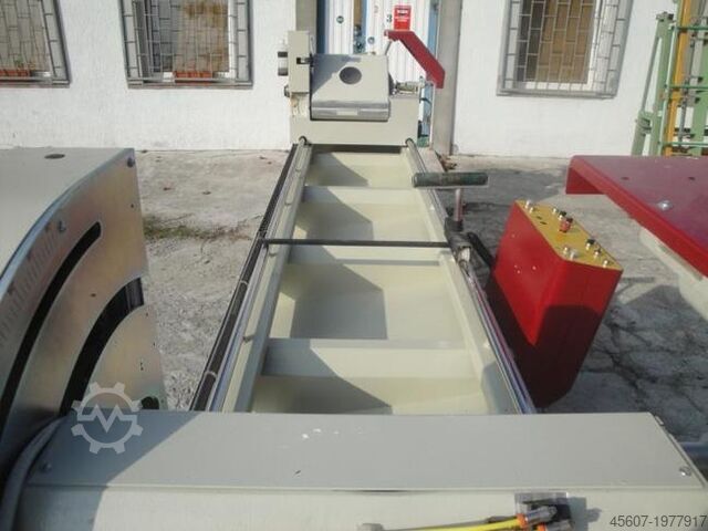 Saw 2 a head for precision cutting of aluminum Saw 2 a head for precision cutting of aluminum Saw 2 a head for precision cutting of aluminum