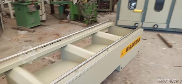 Saw 2 a head for precision cutting of aluminum Saw 2 a head for precision cutting of aluminum Saw 2 a head for precision cutting of aluminum