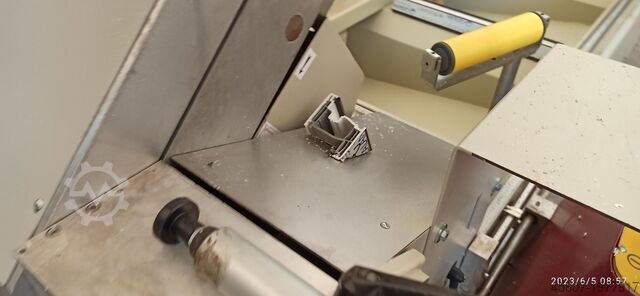 Saw 2 a head for precision cutting of aluminum Saw 2 a head for precision cutting of aluminum Saw 2 a head for precision cutting of aluminum