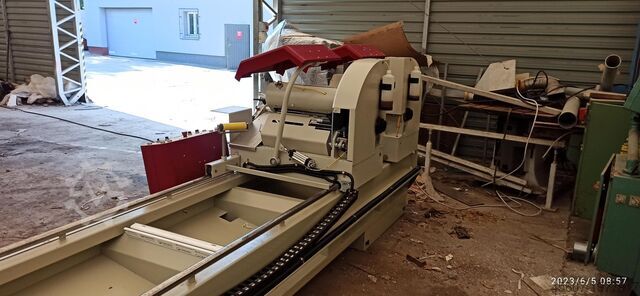 Saw 2 a head for precision cutting of aluminum Saw 2 a head for precision cutting of aluminum Saw 2 a head for precision cutting of aluminum