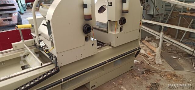 Saw 2 a head for precision cutting of aluminum Saw 2 a head for precision cutting of aluminum Saw 2 a head for precision cutting of aluminum