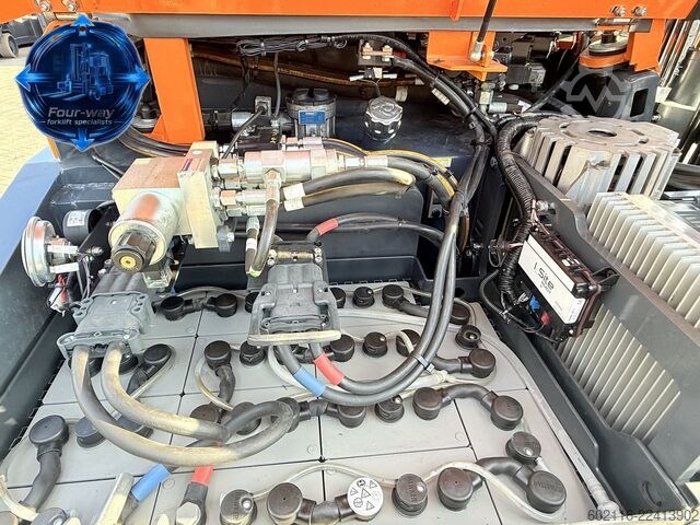 4-way forklift Combilift CBE2500 TRIPLEX 4900 POSITIONER CABIN
