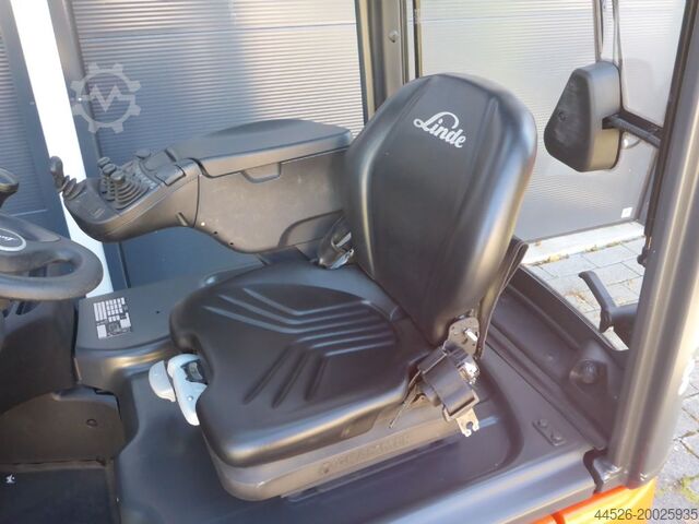 Electric 3-wheel forklift Linde E15