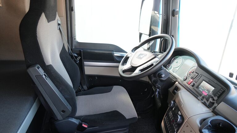 Standard-SZM MAN TGX 26.460 6x2 tractor unit 632.200km