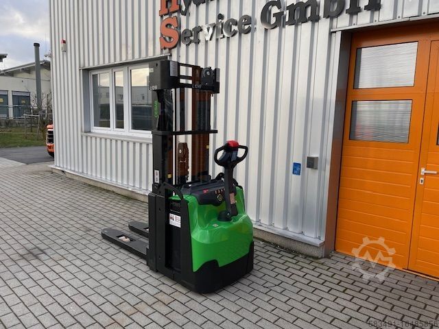 High Lift stacker Cesab S 220 L
