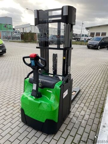 High Lift stacker Cesab S 220 L