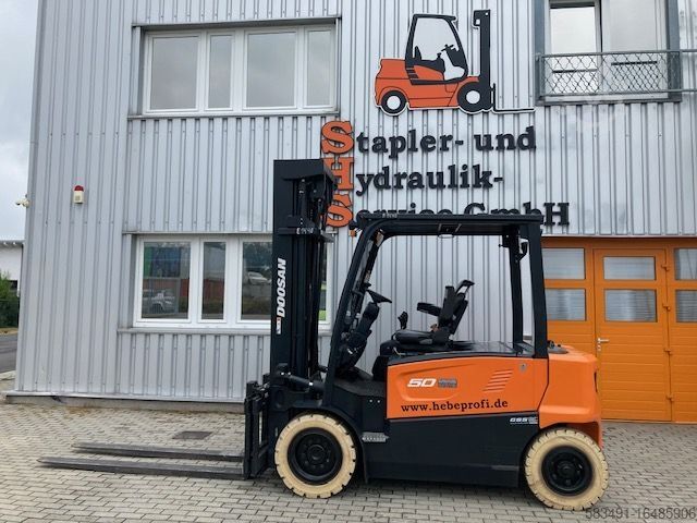 Electric 4-wheel forklift Doosan B50X-7