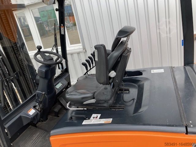 Electric 4-wheel forklift Doosan B50X-7