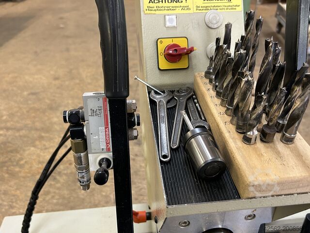 Slot boring machine  