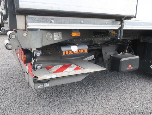 Reefer semitrailer Schmitz Cargobull SKO 24 Doppelstock Thermo King Pharma Ladebordwand