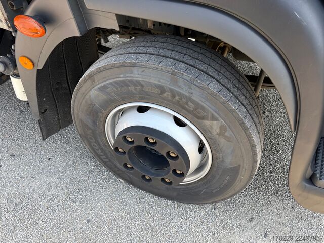 Lkw mit Pritsche und hydraulischer Ladebordwand iveco eurocargo 160-250