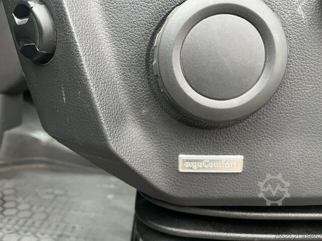 VW Crafter Kasten 4x4 L2H1 - Navi VW Crafter 35 Kasten 4x4 L2H1 - Navi