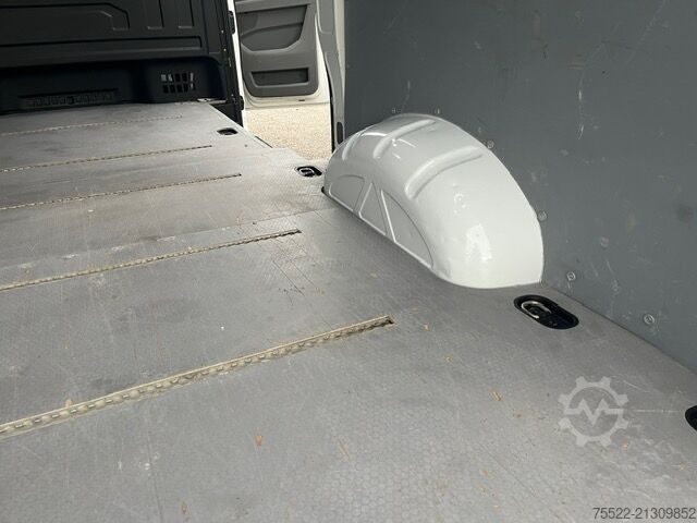 VW Crafter Kasten 4x4 L2H1 - Navi VW Crafter 35 Kasten 4x4 L2H1 - Navi