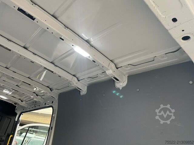 VW Crafter Kasten 4x4 L2H1 - Navi VW Crafter 35 Kasten 4x4 L2H1 - Navi