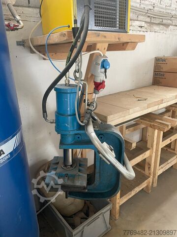 Roof Truss Pressing System  