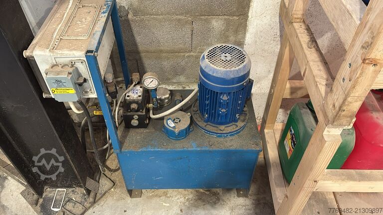 Roof Truss Pressing System  