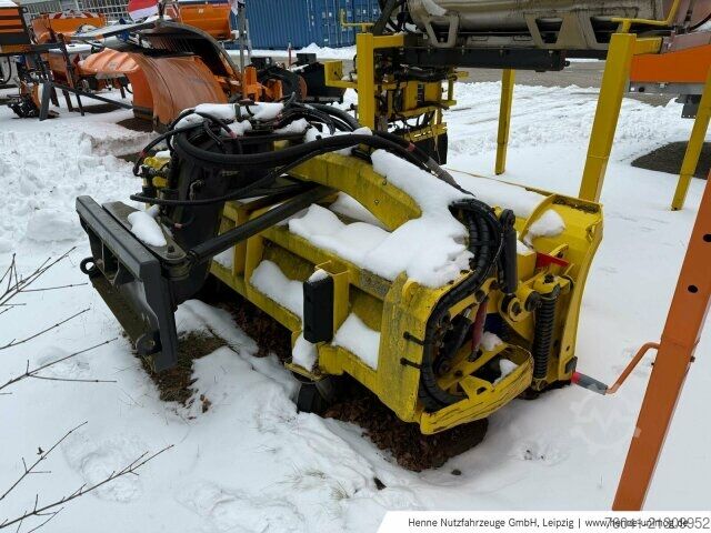 Agricultural machine Multihog Kombi-Schneepflug+Kehrwalze