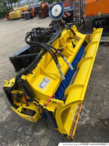 Other Multihog Kombi-Schneepflug+Kehrwalze