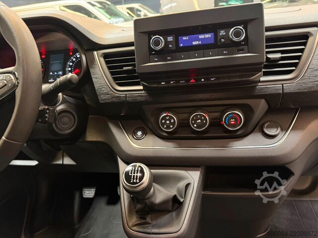 Minibus RENAULT Trafic Style Life 8 Sitze Klima Tempomat LED