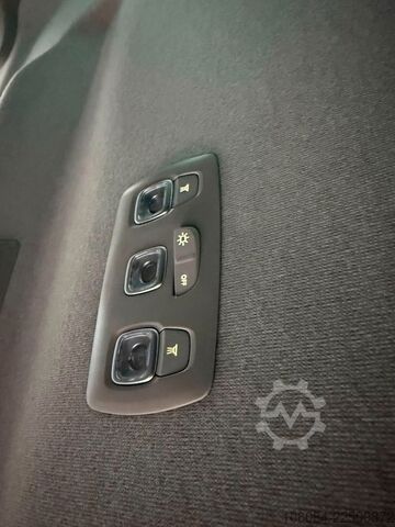 Minibus RENAULT Trafic Style Life 8 Sitze Klima Tempomat LED