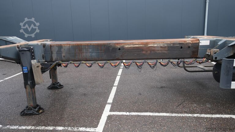 Container transportation D-tec Extendable container transport trailer