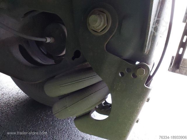 Box semitrailer Fruehauf Semitrailer Dryfreight Standard Porte relevante