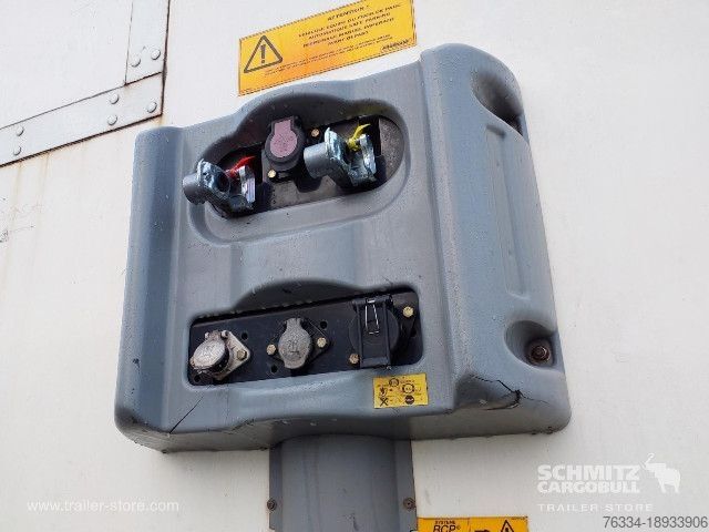 Box semitrailer Fruehauf Semitrailer Dryfreight Standard Porte relevante