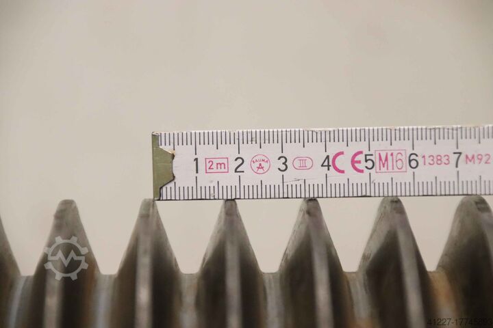 V-belt pulley 8-groove Guss SPB 224-8 (17 mm)