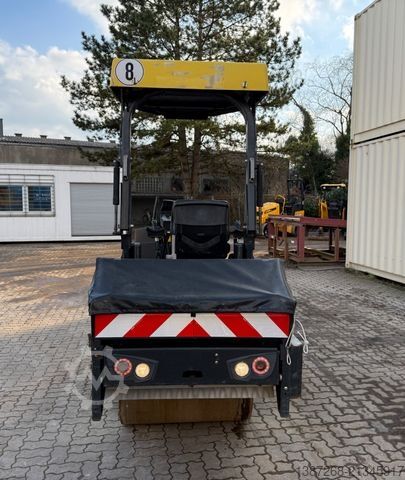 Single drum roller BOMAG BW100AD-5 mit Streuer / 2017 BJ / KAG