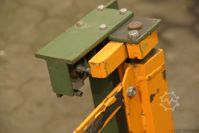 Schwenkausleger für Gerätehalter Federhenn 51.04V001