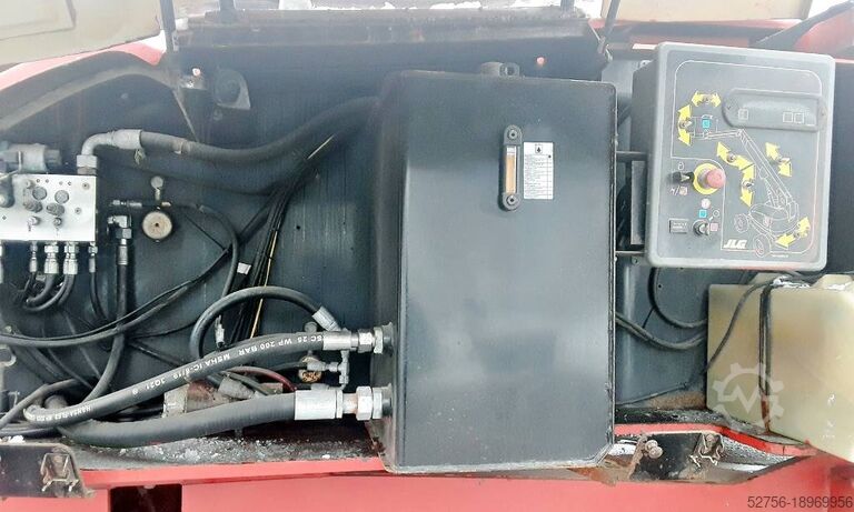 Telescopic boom lift JLG 860 SJ