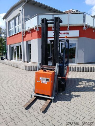 Electric 3-wheel forklift Toyota 8FBE20T