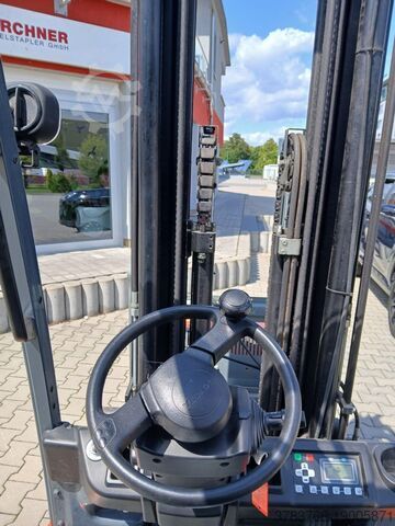 Electric 3-wheel forklift Toyota 8FBE20T